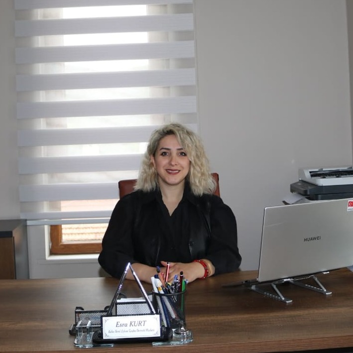 Esra KURT